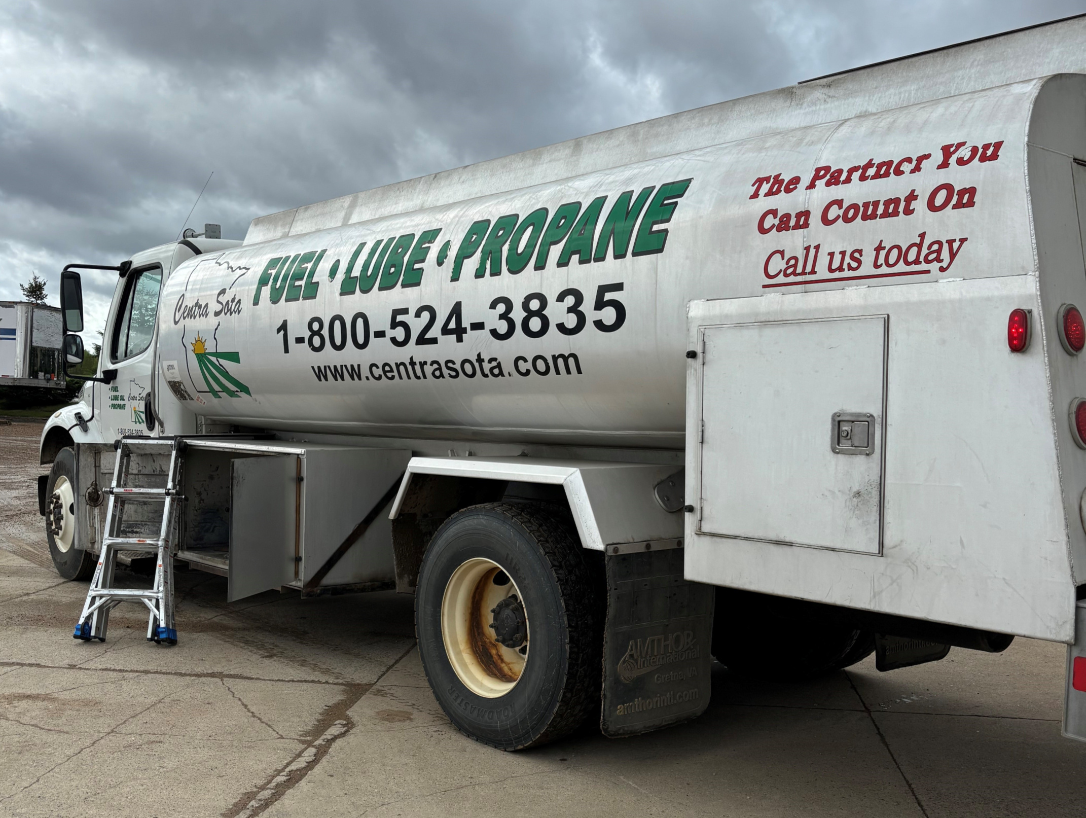 Centra Sota Oil and Lubricant Truck